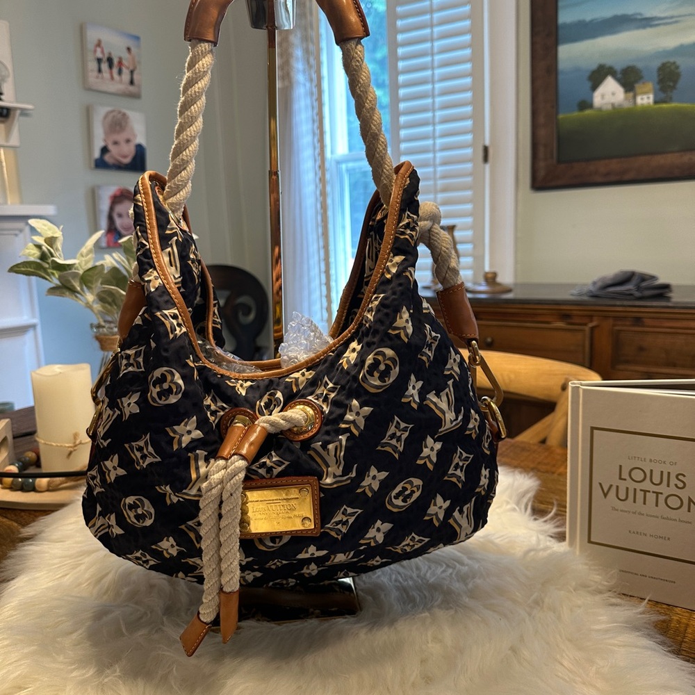 ❌❌SOLD❌❌Limited Edition Louis Vuitton 2009 Cruise Collection